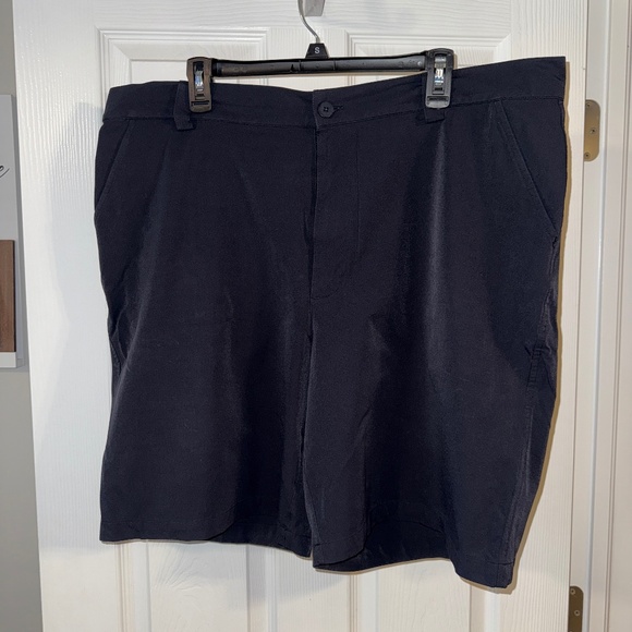 MENS UNDER AUMOUR GOLF SHORTS - Picture 2 of 4